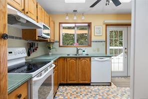 1348 Oakwood Pl — listing photo 21 of 54