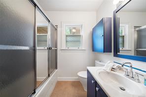 1258 Rockland Ave — listing photo 15 of 32