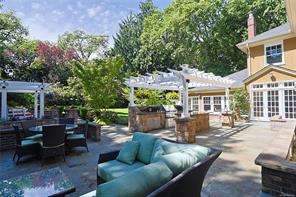 990 Terrace Ave — listing photo 14 of 60