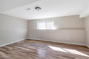 909 Shearwater St — listing photo 32 of 47