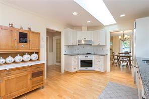 1112 Vic Pl — listing photo 14 of 38