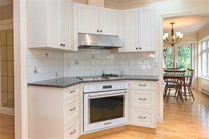 1112 Vic Pl — listing photo 15 of 38