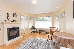 1112 Vic Pl — listing photo 16 of 38