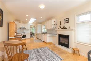 1112 Vic Pl — listing photo 17 of 38