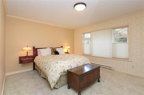 1112 Vic Pl — listing photo 18 of 38