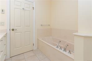 1112 Vic Pl — listing photo 22 of 38
