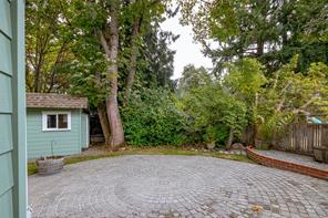 1112 Vic Pl — listing photo 29 of 38
