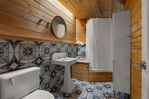 5748 West Saanich Rd — listing photo 39 of 55