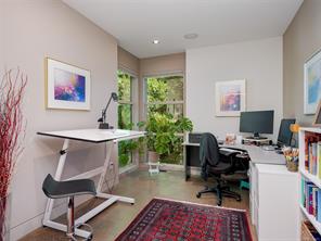 1047 San Marino Cres — listing photo 14 of 47