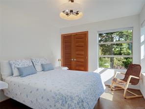 1047 San Marino Cres — listing photo 18 of 47