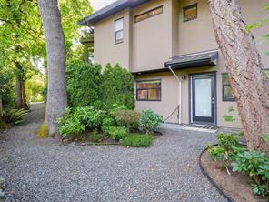 1047 San Marino Cres — listing photo 23 of 47