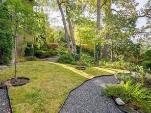 1047 San Marino Cres — listing photo 34 of 47