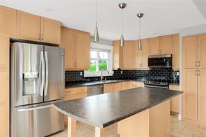 670 Polyanthus Cres — listing photo 16 of 61