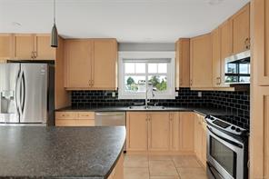 670 Polyanthus Cres — listing photo 18 of 61