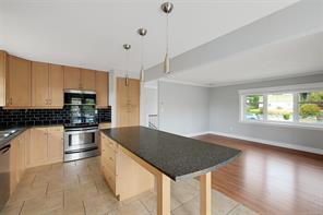 670 Polyanthus Cres — listing photo 22 of 61