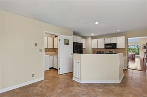 6-909 Carolwood Dr — listing photo 28 of 66