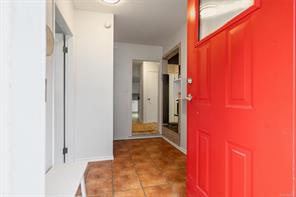 1029 Wychbury Ave — listing photo 18 of 41