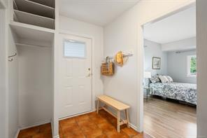 1029 Wychbury Ave — listing photo 19 of 41