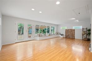 1029 Wychbury Ave — listing photo 32 of 41
