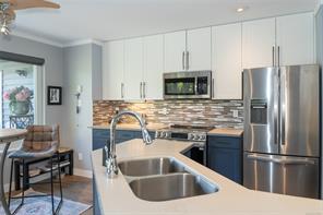 3728 Arbutus Dr — listing photo 17 of 84