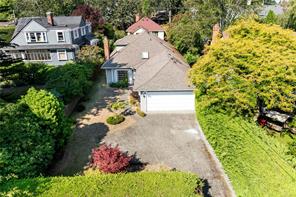 1376 Oliver St, Oak Bay