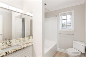 238 Richmond Ave — listing photo 29 of 53
