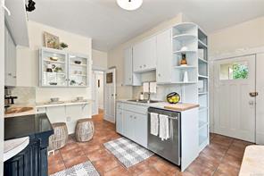 1320 Bond St — listing photo 19 of 63
