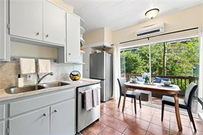 1320 Bond St — listing photo 20 of 63