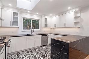 4661 Amblewood Dr — listing photo 14 of 45