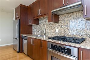901-379 Tyee Rd — listing photo 14 of 27