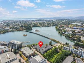 330 Waterfront Cres, Victoria