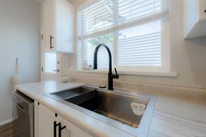 5433 Woodland Cres — listing photo 27 of 42