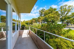 102-1318 Beach Dr — listing photo 21 of 34