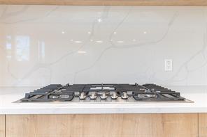 701 Madrona Pl — listing photo 14 of 43