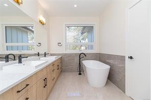 701 Madrona Pl — listing photo 18 of 43