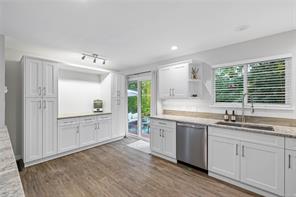 1564 Hurford Ave — listing photo 18 of 38