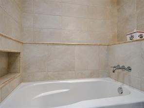 221-1400 Lynburne Pl — listing photo 18 of 35