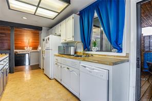 525 Muchalat Crt — listing photo 16 of 52