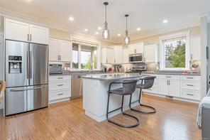 2565 Faulkner Pl — listing photo 17 of 64