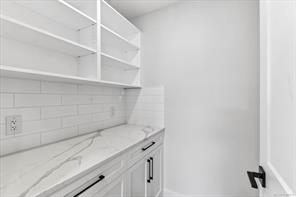 2978 Kingsway Ave — listing photo 14 of 90