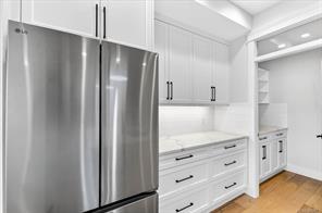 2978 Kingsway Ave — listing photo 16 of 90
