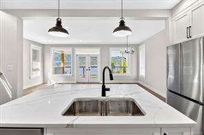 2978 Kingsway Ave — listing photo 19 of 90