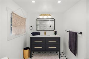 886 Maddison St — listing photo 30 of 49