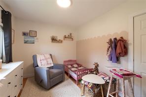 5933 Deuchars Dr — listing photo 15 of 28