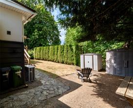 5933 Deuchars Dr — listing photo 22 of 28