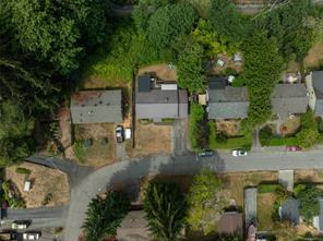 5933 Deuchars Dr — listing photo 23 of 28