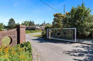1876 Wessex Rd — listing photo 63 of 69