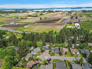 6864 East Saanich Rd — listing photo 38 of 59