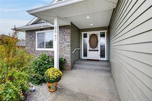 2567 Kendal Ave — listing photo 15 of 53