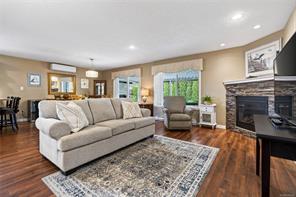 2567 Kendal Ave — listing photo 25 of 53